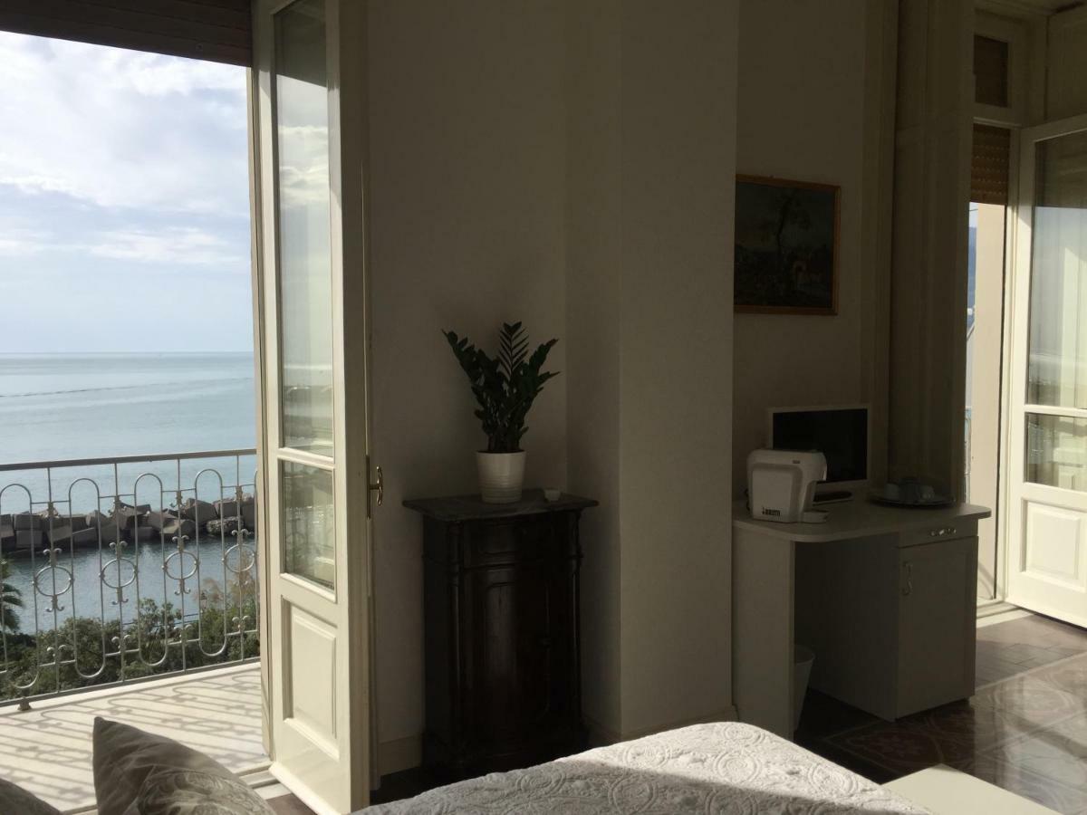 B&B Di Mare E D'Azzurro Salerno Exteriér fotografie